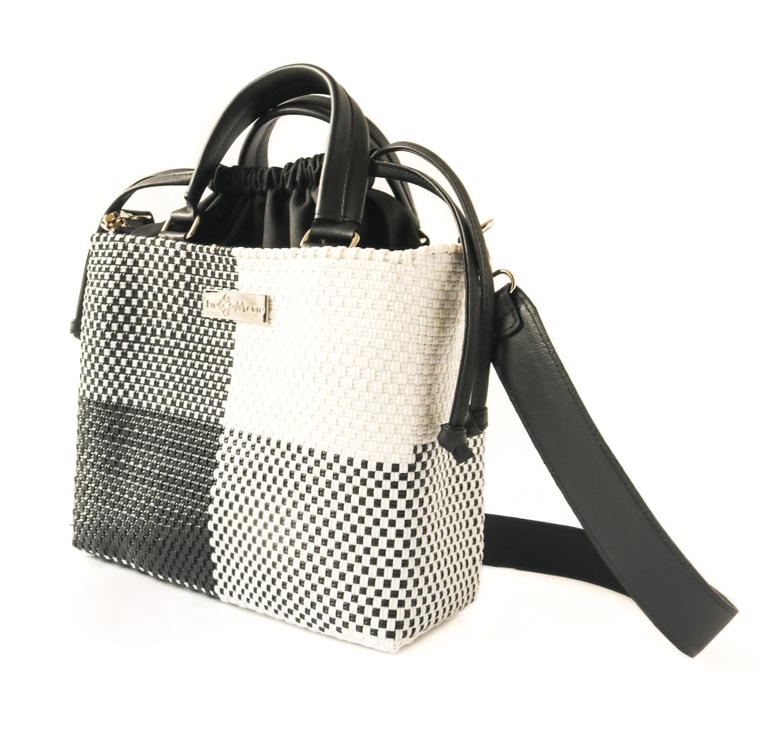 Lucy Medium Woven Crossbody Bag, Handmade bag, plastic woven bag, black & white crossbody bag, drawstring bag, artisan made, made in mexico 