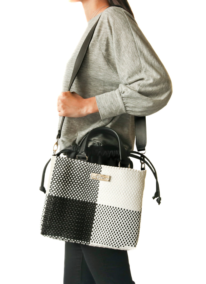Lucy Medium Woven Crossbody Bag, Handmade bag, plastic woven bag, black & white crossbody bag, drawstring bag, artisan made, made in mexico 